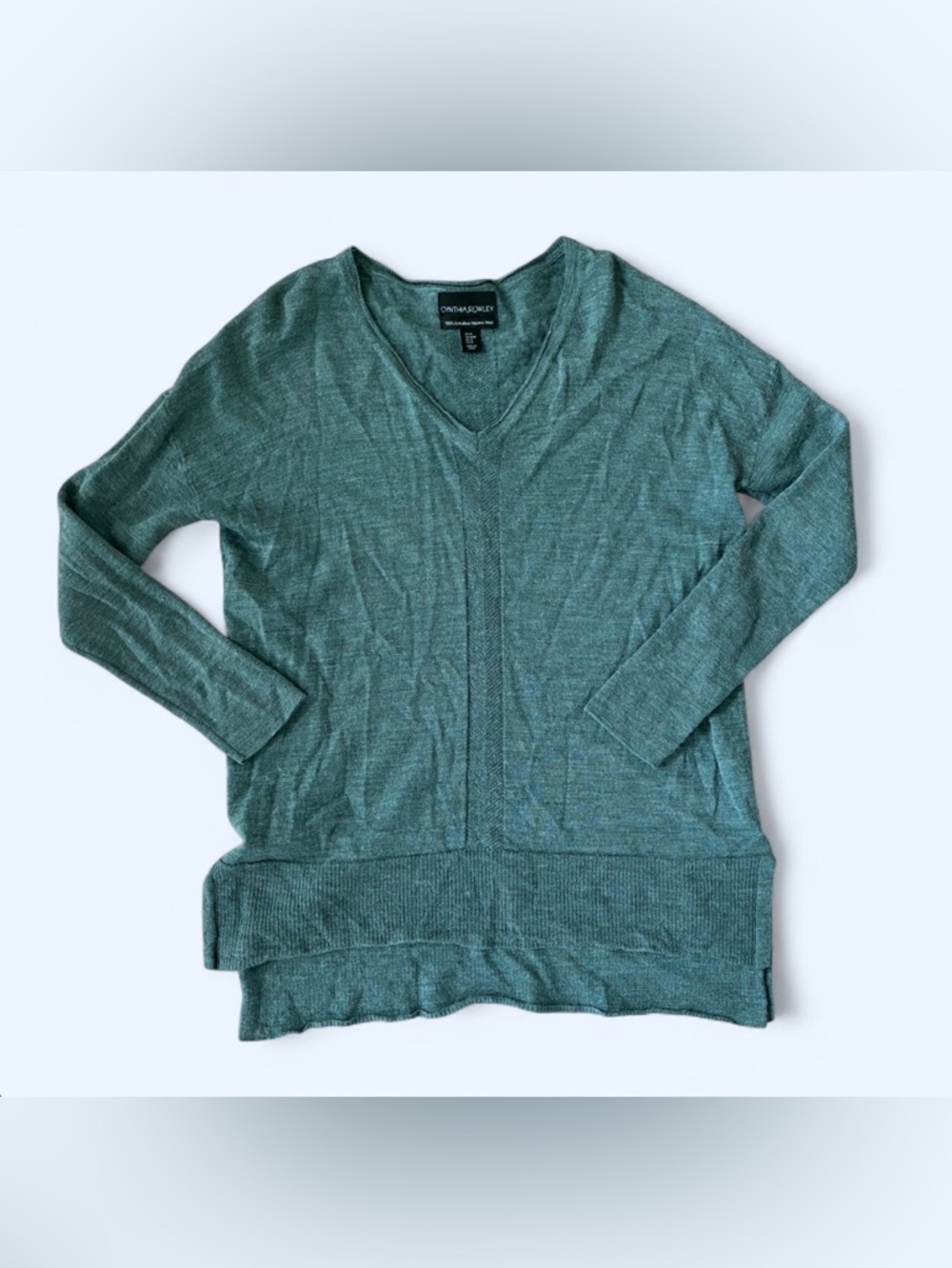 Cynthia Rowley 100% extra fine merino wool V neck sweater Split hem soft